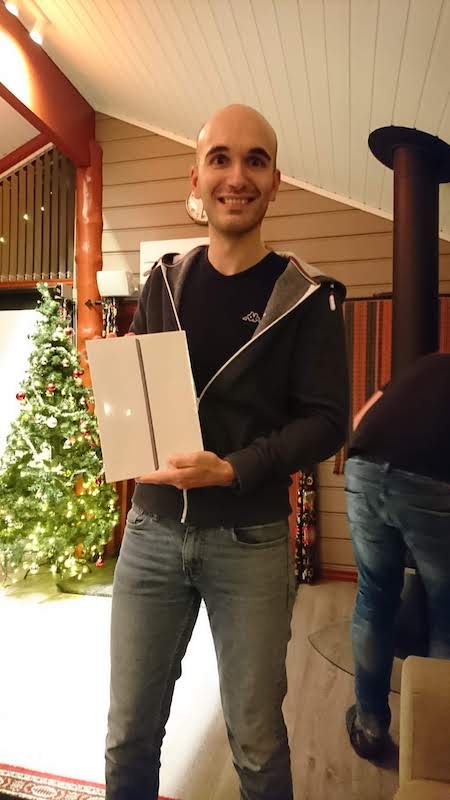 Fabio holding prize